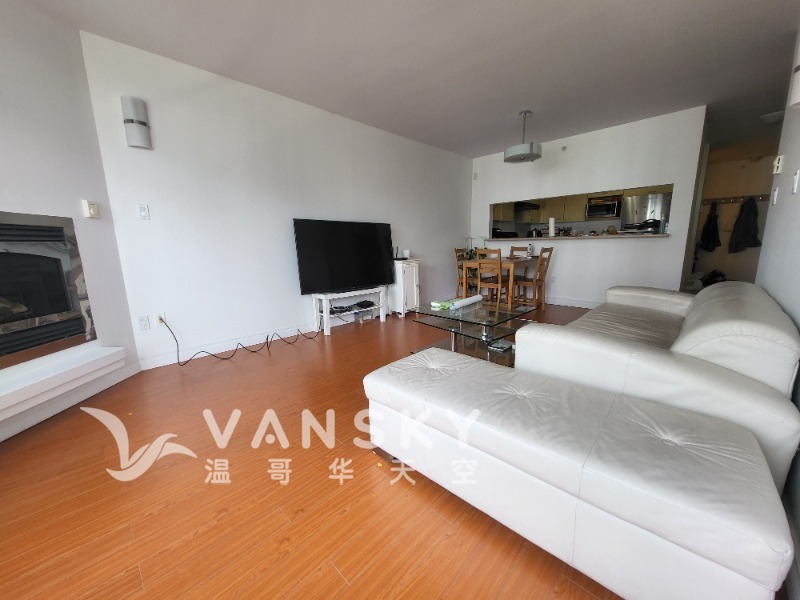 250822104726_living 2.jpg